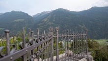 Zaun um die Wallfahrtskirche Maria Locherboden, Mötz, Mieminger Plateau