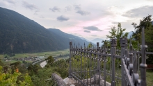 Zaun um die Wallfahrtskirche Maria Locherboden, Mötz, Mieminger Plateau