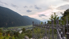 Zaun um die Wallfahrtskirche Maria Locherboden, Mötz, Mieminger Plateau