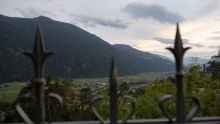 Zaun um die Wallfahrtskirche Maria Locherboden, Mötz, Mieminger Plateau