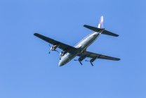 Flugzeug Douglas DC-6B von den Flying Bulls, Red Bull