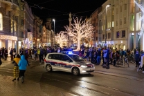 Polizeiauto mit Blaulicht in der Maria-Theresien-Straße, Innsbruck