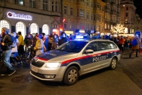 Polizeiauto mit Blaulicht in der Maria-Theresien-Straße, Innsbruck