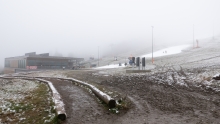 Schneemangel in Tirol, in den Alpen / Klimawandel / Patscherkofelbahn Talstation