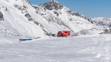 Pistenrettung / Stubaier Gletscher, Stubaital, Tirol, Austria