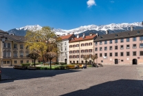 Domplatz in der Altstadt, Innsbruck, Tirol, Austria