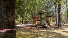 Spielplatz gesperrt / Kurpark Igls, Innsbruck, Tirol, Austria