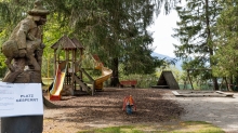 Spielplatz gesperrt / Kurpark Igls, Innsbruck, Tirol, Austria