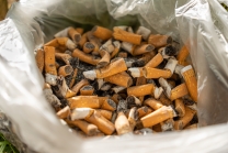 Zigarettenstummel / Kippen im Müllsack