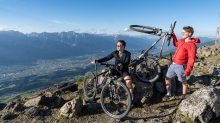 Mountainbiker am Gipfel, Patscherkofel, Tirol, Austria