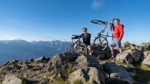 Mountainbiker am Gipfel, Patscherkofel, Tirol, Austria