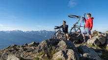 Mountainbiker am Gipfel, Patscherkofel, Tirol, Austria