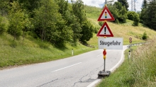 Hinweisschild: Staugefahr / Ellbögen, Tirol, Austria
