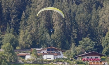 Paragleiter, Gleitschirm / Fulpmes, Stubaital, Tirol, Austria