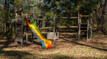 Spielplatz im Herbst in Igls, Gsetzbichl, Innsbruck, Tirol, Austria