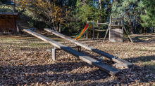 Spielplatz im Herbst in Igls, Gsetzbichl, Innsbruck, Tirol, Austria