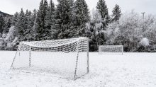 Fußballplatz im Winter