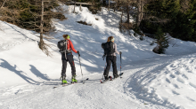 Skitourengeher am Vitalweg Patscherkofel, Tirol, Austria