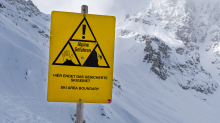 Warntafel: Alpine Gefahren / Skizentrum Schlick 2000, Stubaital, Tirol, Austria