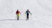 Skitourengeher auf der Skipiste