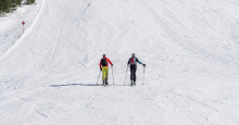 Skitourengeher auf der Skipiste