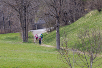 Wanderer, Läufer auf einem Wanderweg