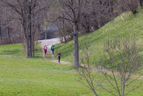 Wanderer, Läufer auf einem Wanderweg