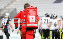 Rettungssanitäte beim American Football / Tivoli Stadion, Innsbruck, Österreich