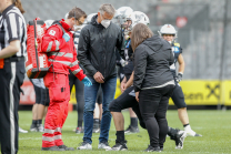 Rettungssanitäte beim American Football / Tivoli Stadion, Innsbruck, Österreich