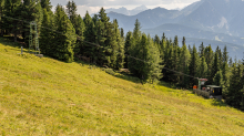 Skilift, Skiabfahrt im Sommer / Patscherkofel, Tirol, Österreich