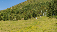 Skilift, Skiabfahrt im Sommer / Patscherkofel, Tirol, Österreich