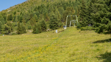 Skilift, Skiabfahrt im Sommer / Patscherkofel, Tirol, Österreich