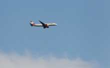 Flugzeug Austrian Airlines über Tirol, Österreich