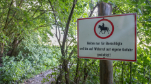 Reitverbot-Tafel / Aldrans, Tirol, Österreich