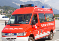 Einsatzleitung der Feuerwehr am Flughafen Innsbruck, Tirol, Österreich