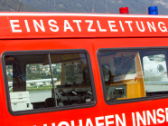 Einsatzleitung der Feuerwehr am Flughafen Innsbruck, Tirol, Österreich