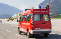 Einsatzleitung der Feuerwehr am Flughafen Innsbruck, Tirol, Österreich