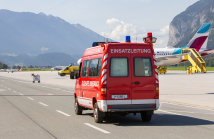 Einsatzleitung der Feuerwehr am Flughafen Innsbruck, Tirol, Österreich