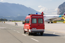 Einsatzleitung der Feuerwehr am Flughafen Innsbruck, Tirol, Österreich