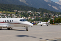 Privatflugzeug am Flughafen Innsbruck, Tirol, Österreich