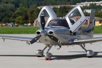 Privatflugzeug am Flughafen Innsbruck, Tirol, Österreich