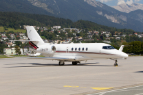 Privatflugzeug am Flughafen Innsbruck, Tirol, Österreich