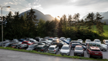 Überfüllter Parkplatz, Tirol, Austria