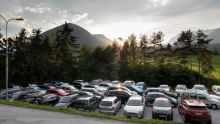 Überfüllter Parkplatz, Tirol, Austria
